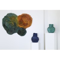 <a href="https://www.galeriegosserez.com/artistes/l-c-lab.html"> L&C Lab</a> - Biomater - Vase Dark Blue